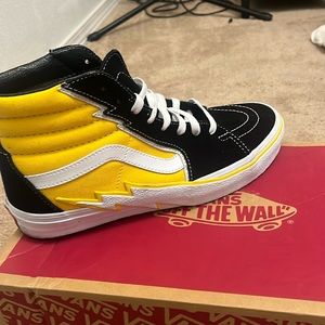 Black and Yellow sk8-Hi Bolt Vans M( 9.5) W(11)
